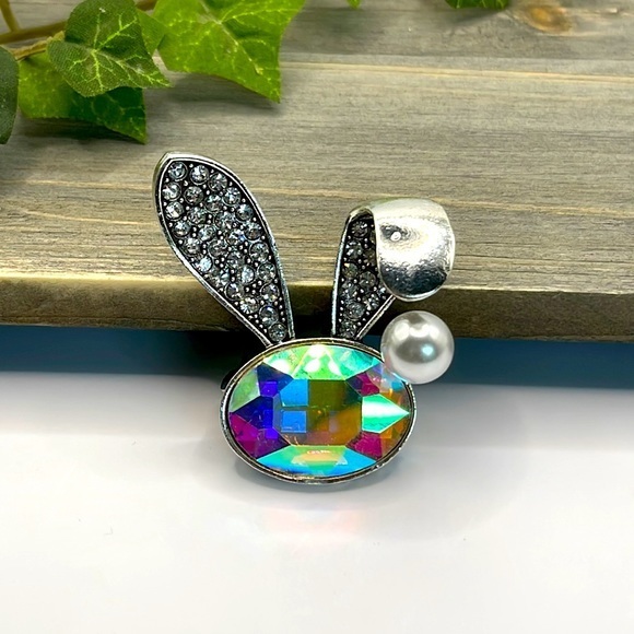 Jewelry - 🌻 Vintage Rhinestone Rabbit Brooches